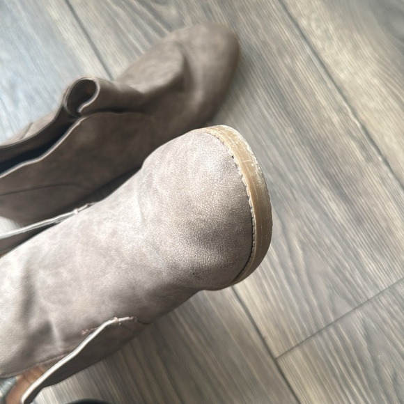 Brown Indigo Rd. Booties size 9.5 - Picture 8 of 10